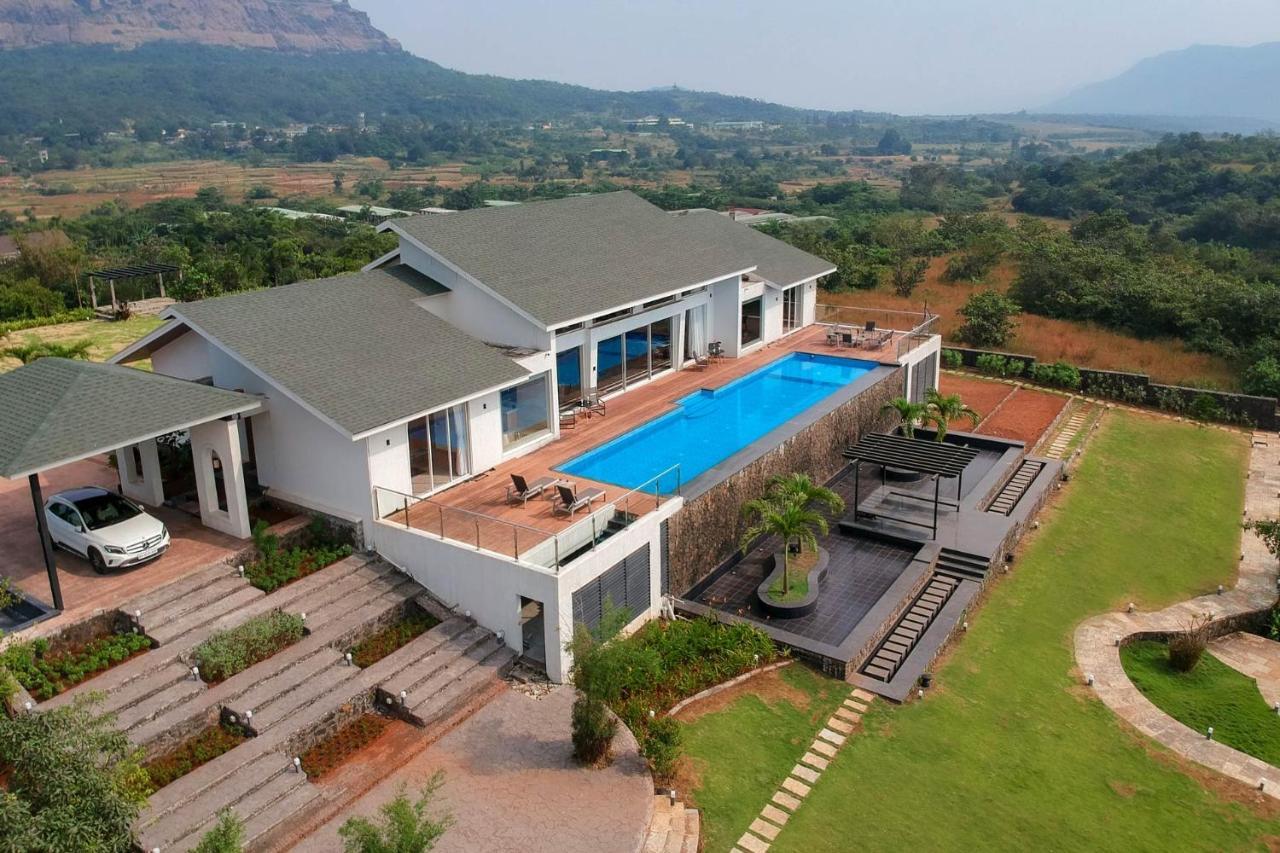 Stayvista'S Villa 107 At Canary Farms - Pure Veg With Huge Lawn, Pool And Home Theatre Лонавала Екстериор снимка